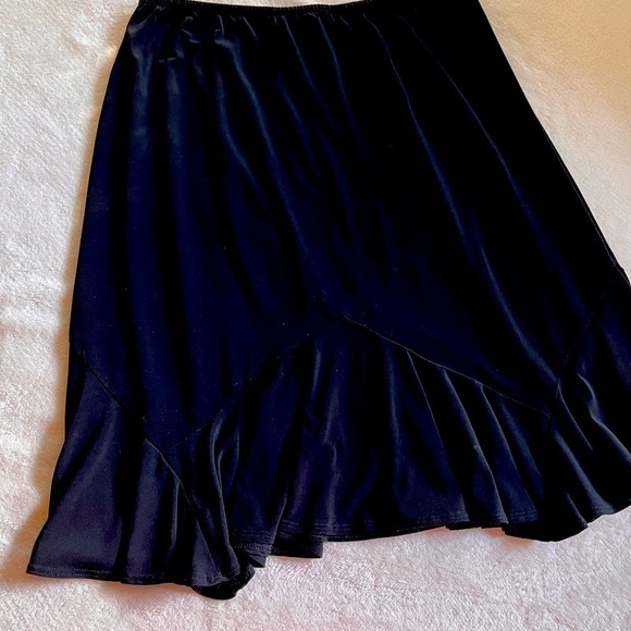 Notations polyester, ruffled black skirt size large - Picture 1 of 3